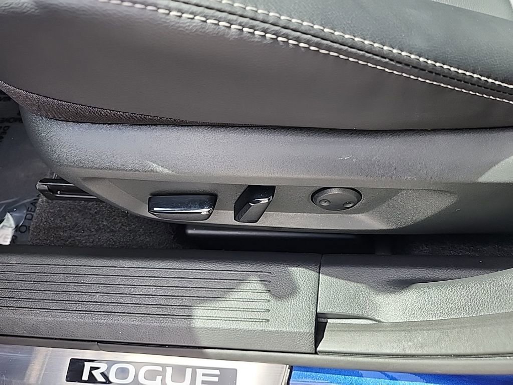 Used 2023 Nissan Rogue SL w/ SL Premium Package image 28