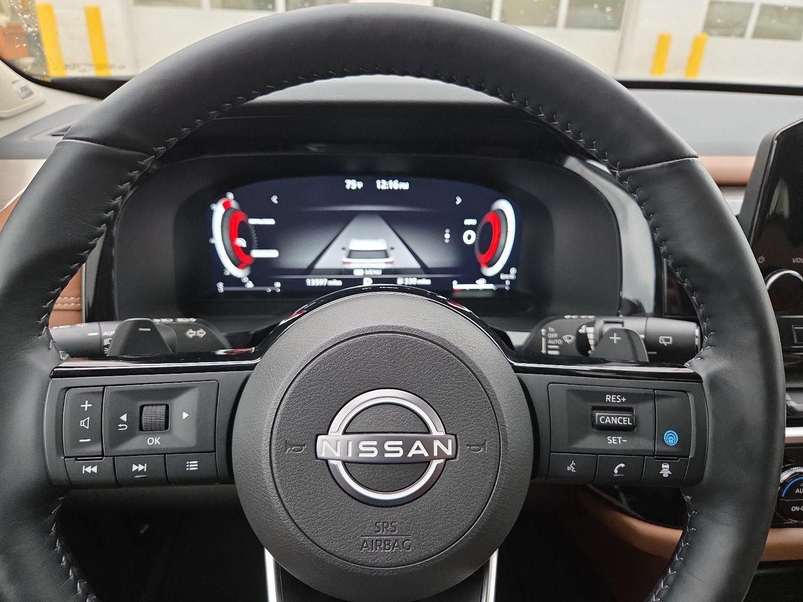 Used 2024 Nissan Pathfinder Platinum FWD image 4