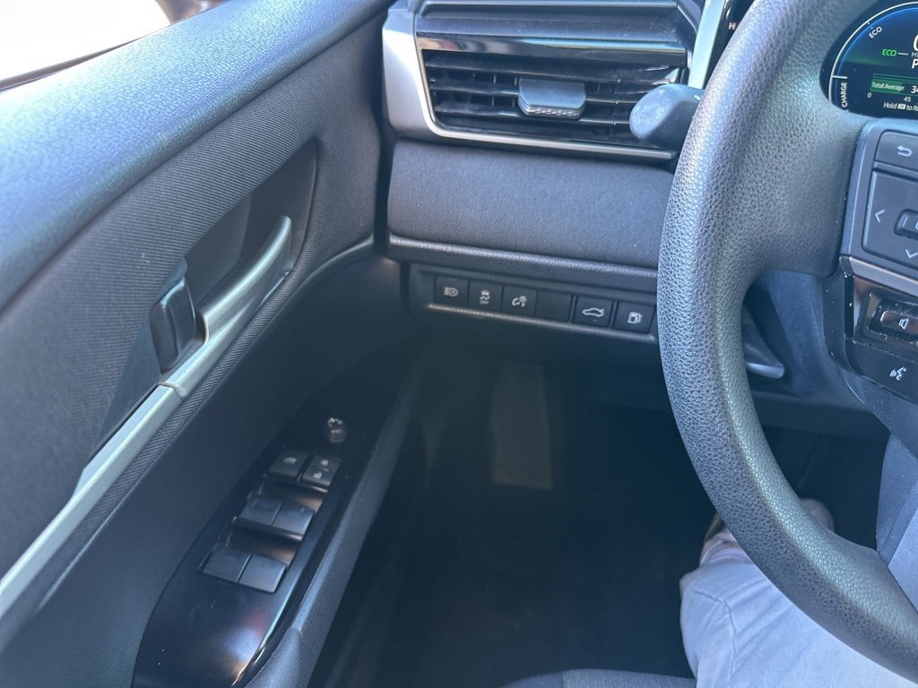 Used 2025 Toyota Camry LE image 18