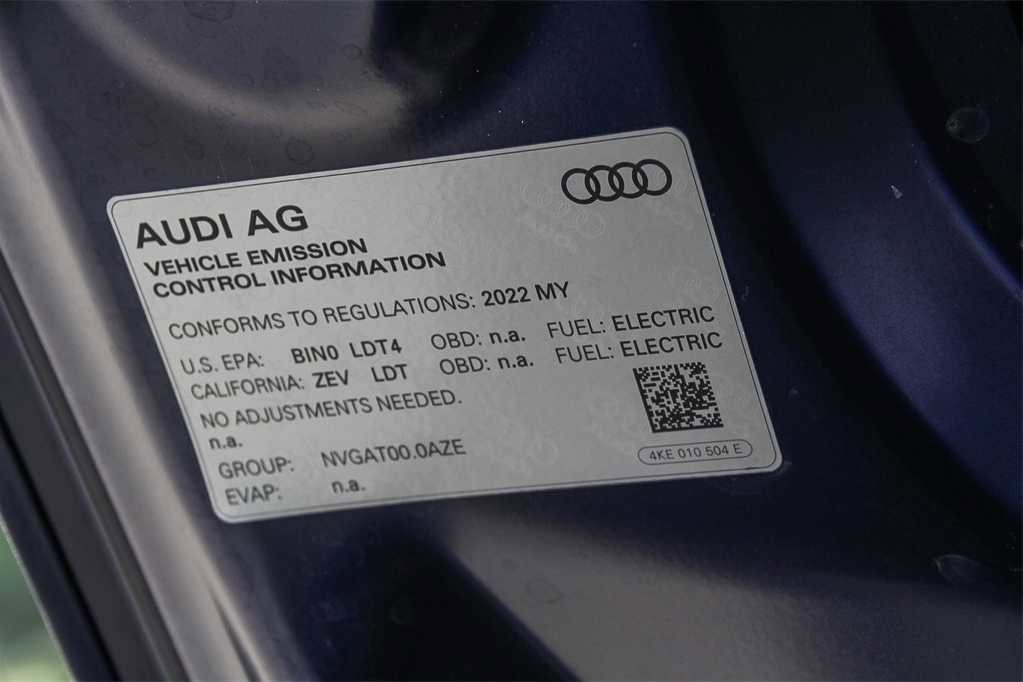 Used 2022 Audi e-tron Premium w/ Convenience Plus Package image 28