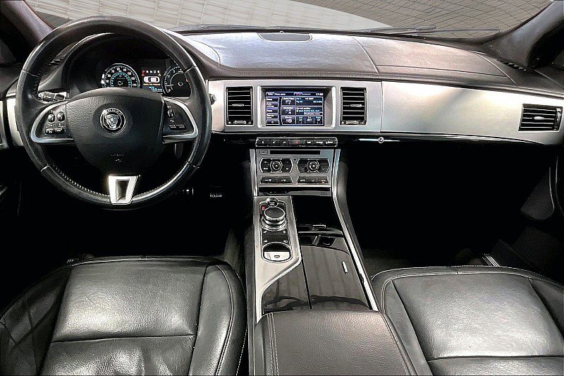 Used 2015 Jaguar XF Portfolio RWD image 13