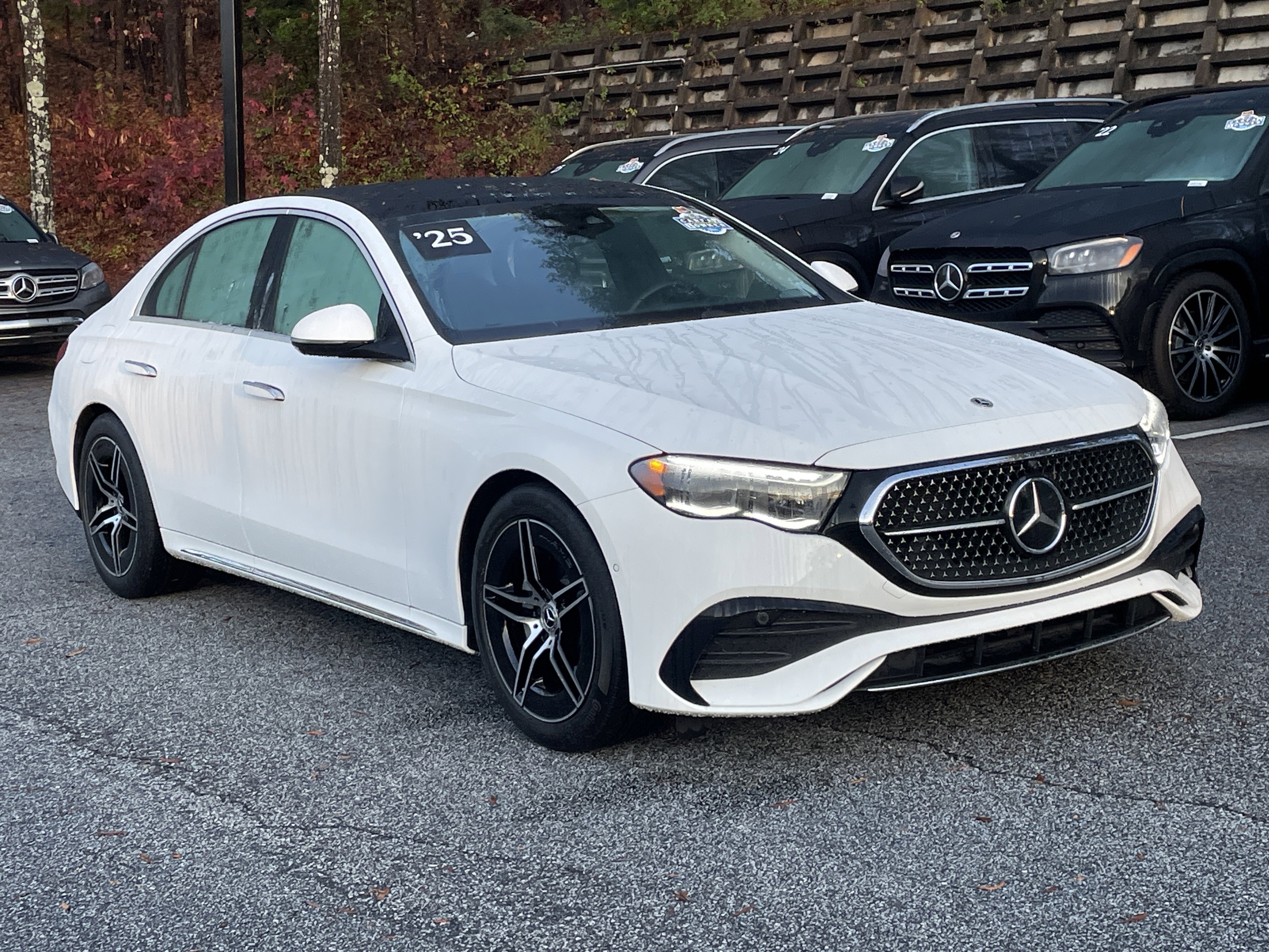 Used 2025 Mercedes-Benz E 350 4MATIC Sedan image 4