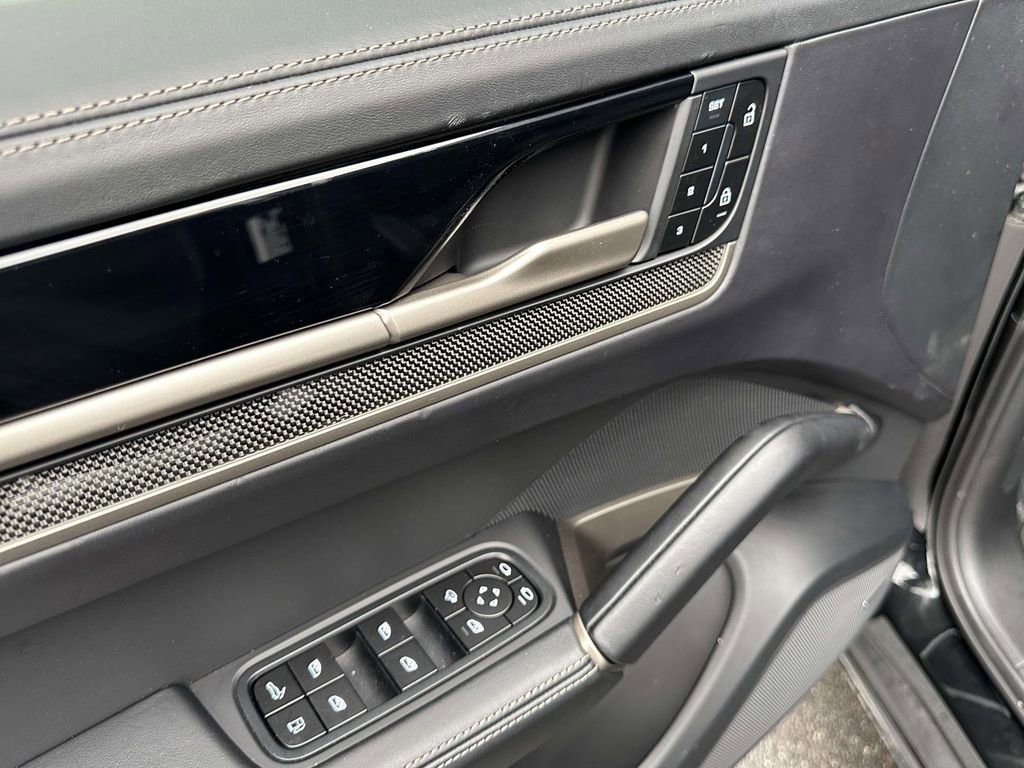 Certified 2025 Porsche Cayenne Turbo image 19