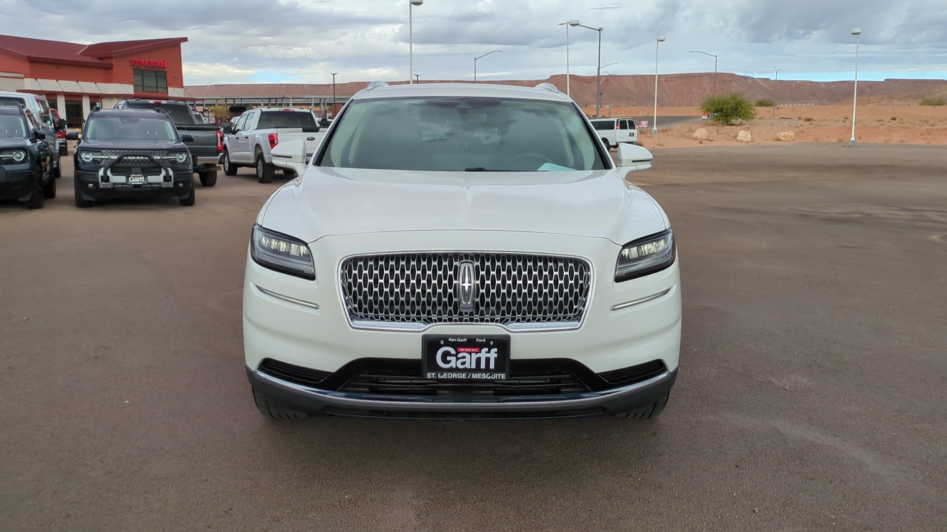 Used 2023 Lincoln Nautilus FWD w/ Premium Package image 9