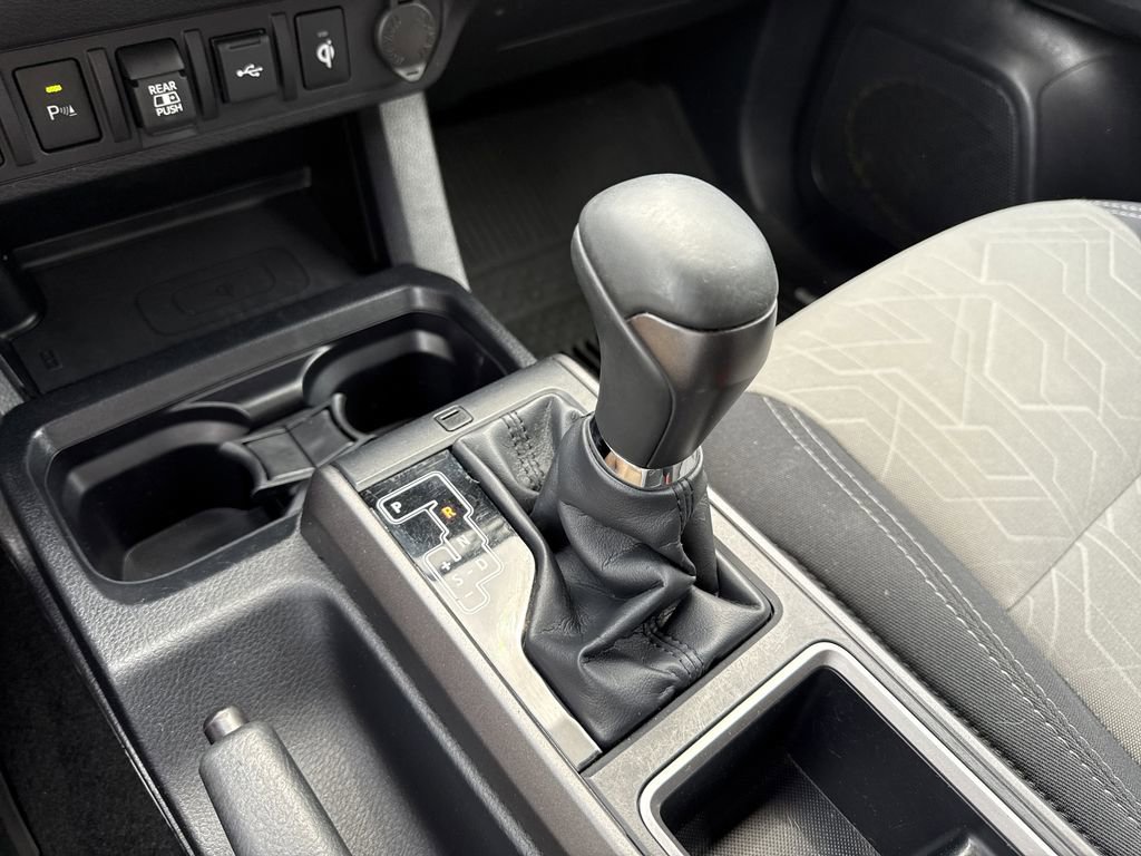 Used 2020 Toyota Tacoma TRD Off-Road w/ Technology Package AWD/4WD image 23