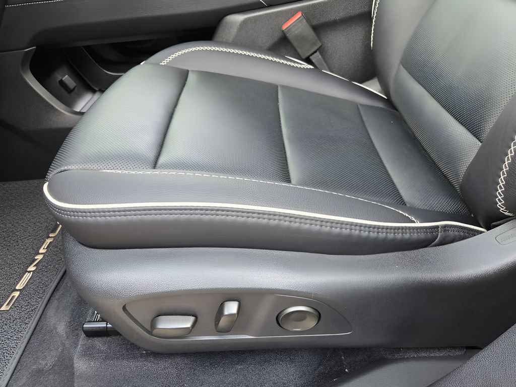 Used 2025 GMC Acadia Denali AWD/4WD image 20