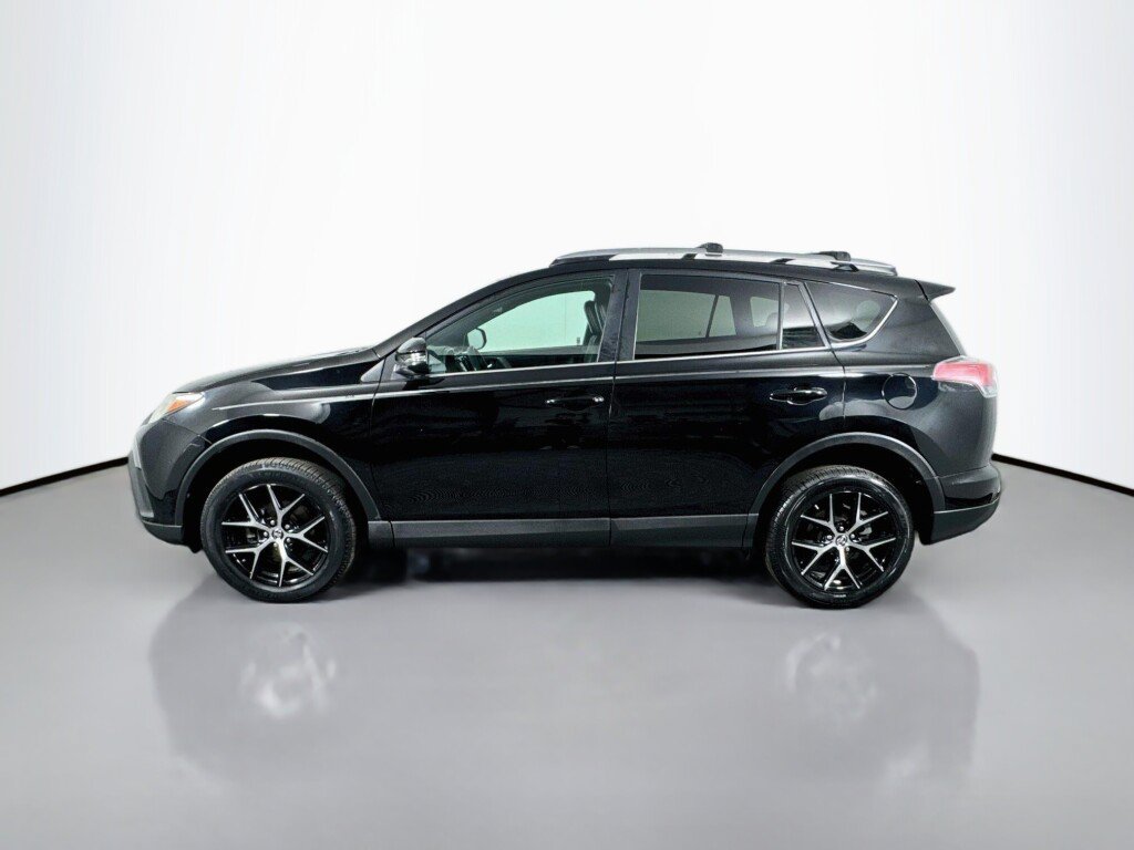 Used 2017 Toyota RAV4 SE AWD/4WD image 2