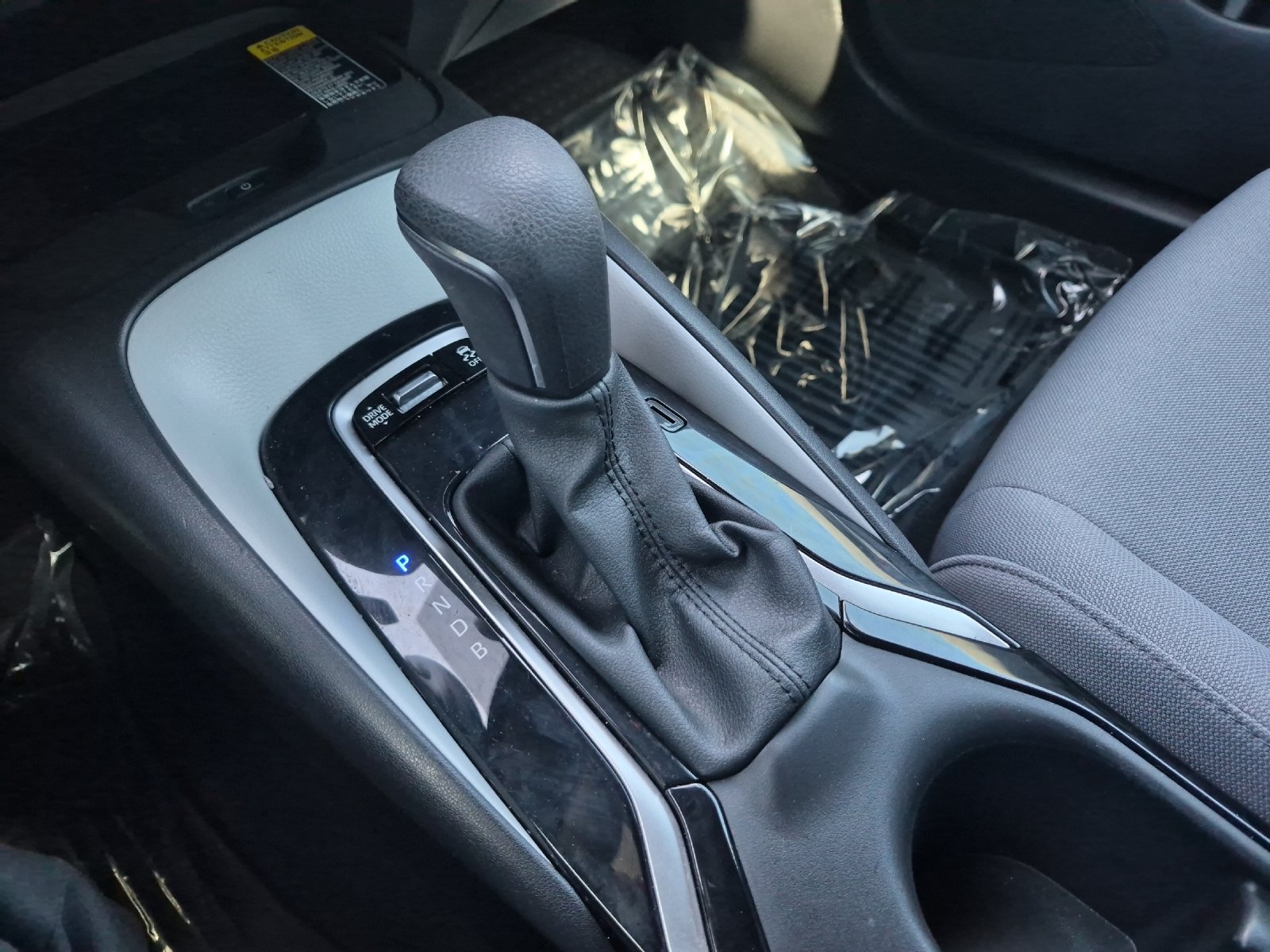 Used 2024 Toyota Corolla SE w/ SE Premium Package FWD image 19
