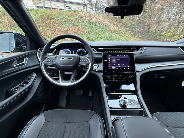 New 2025 Jeep Grand Cherokee L Altitude image 11