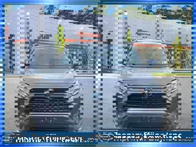 Used 2021 Toyota RAV4 XLE w/ Convenience Package image 2