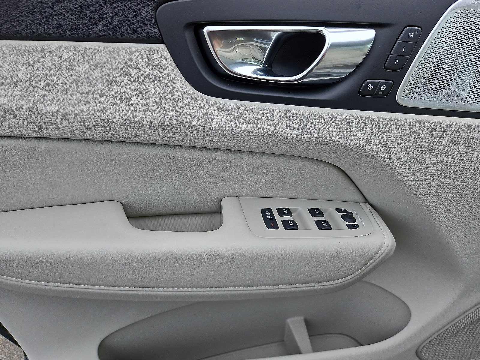 New 2026 Volvo XC60 T8 Ultra image 10