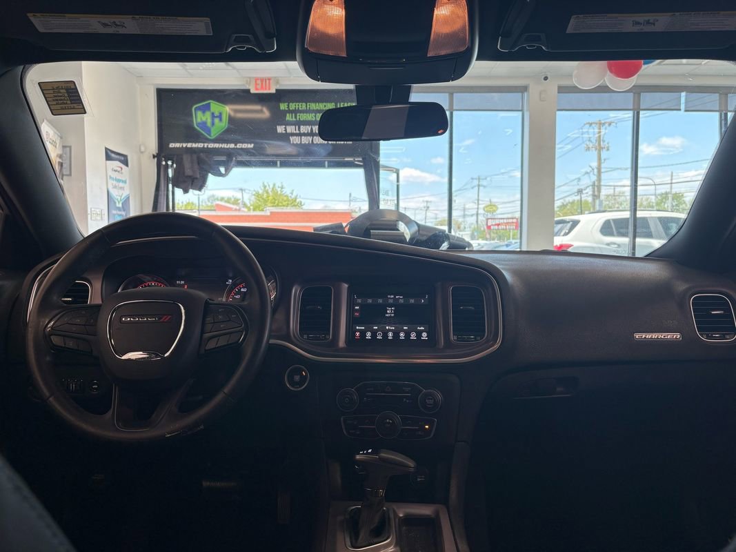 Used 2019 Dodge Charger SXT RWD image 15