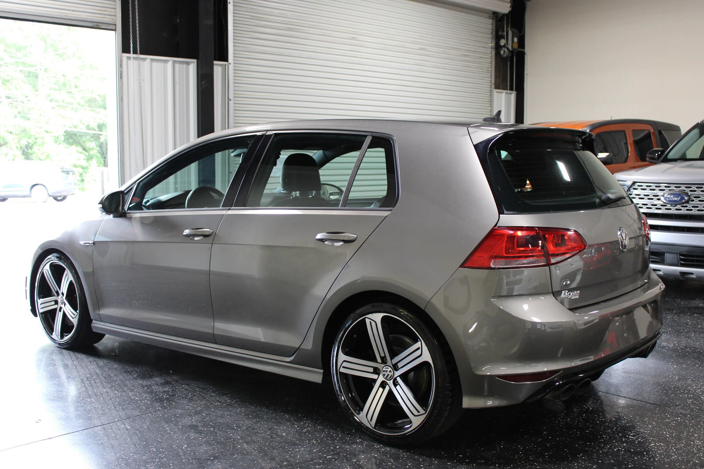 Used 2016 Volkswagen Golf R 4-Door w/ Driver Assistance Package AWD/4WD image 5