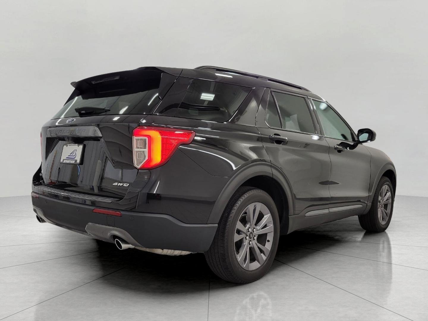 Used 2023 Ford Explorer XLT w/ Equipment Group 202A AWD/4WD image 20