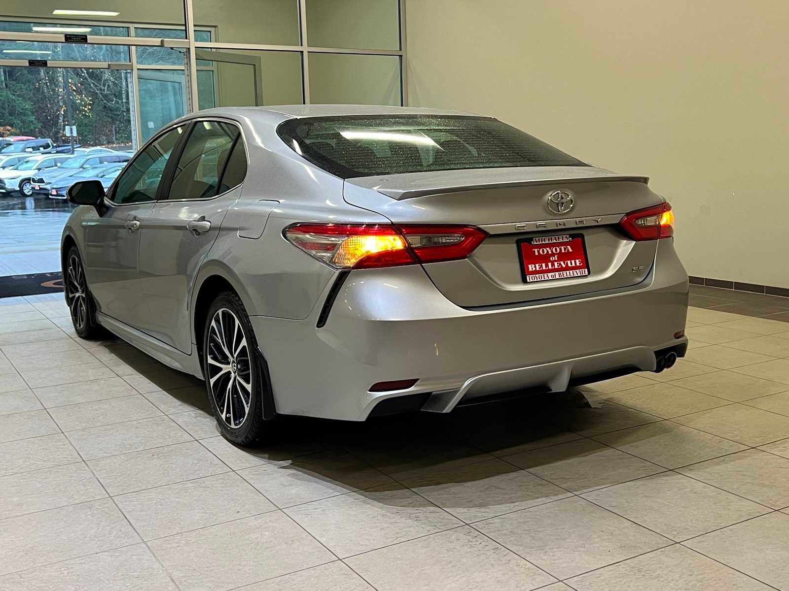 Used 2018 Toyota Camry SE image 4