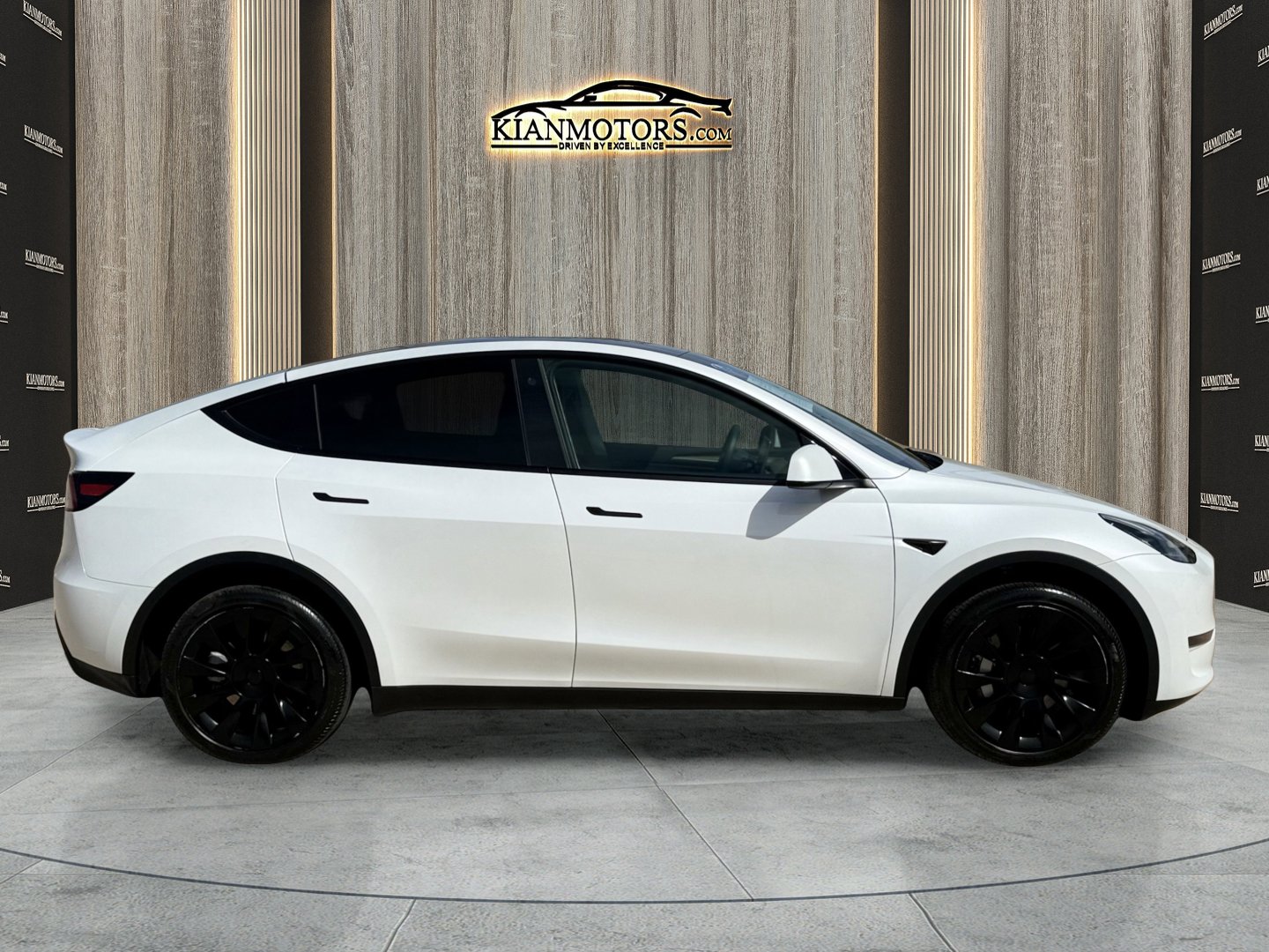 Used 2023 Tesla Model Y Long Range image 8
