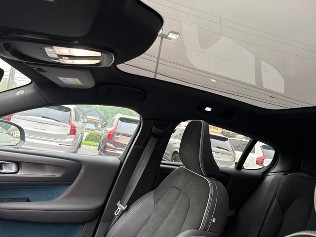 Certified 2023 Volvo C40 P8 Recharge Ultimate AWD/4WD image 19