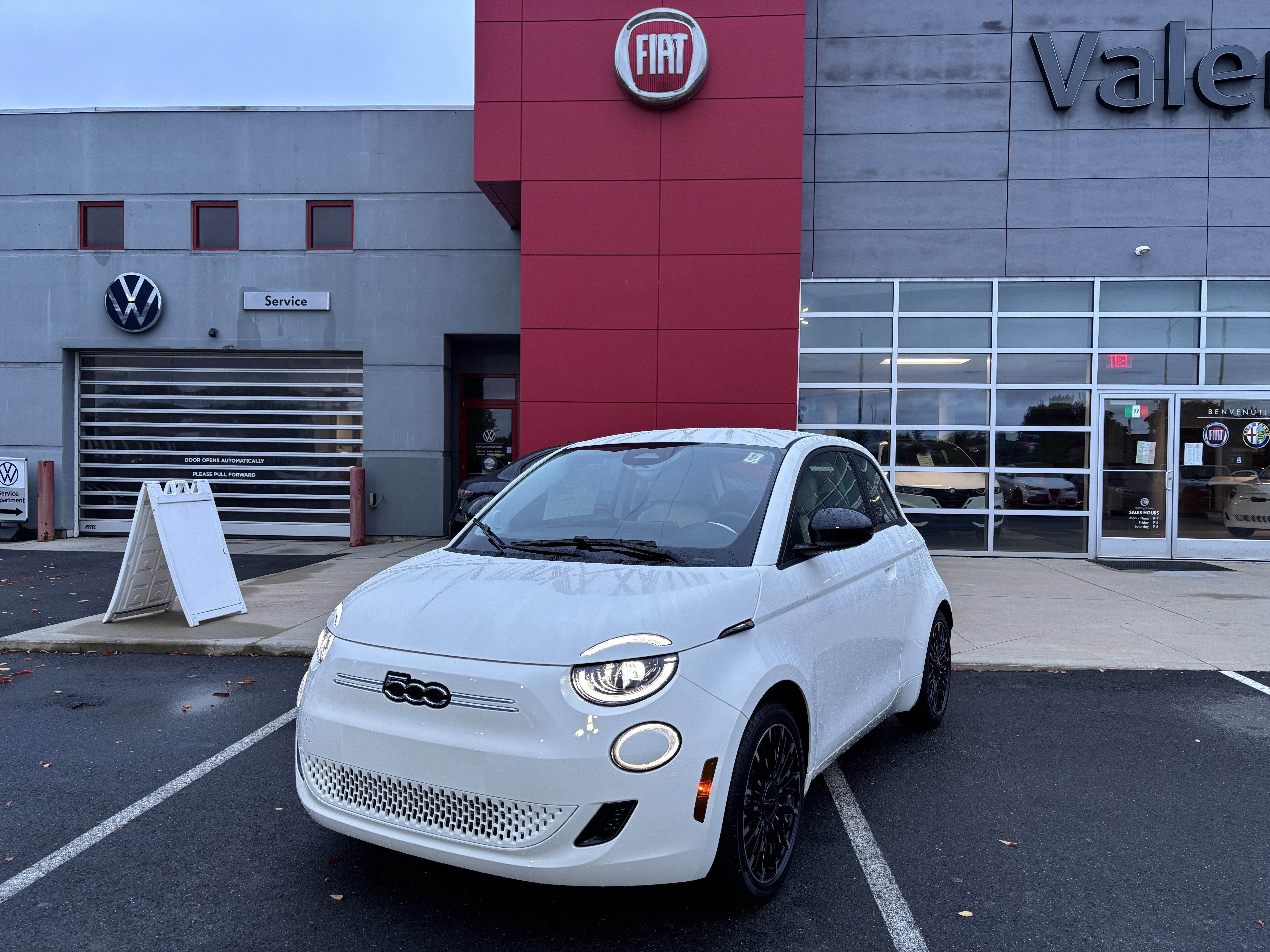 New 2026 FIAT 500 e FWD image 1