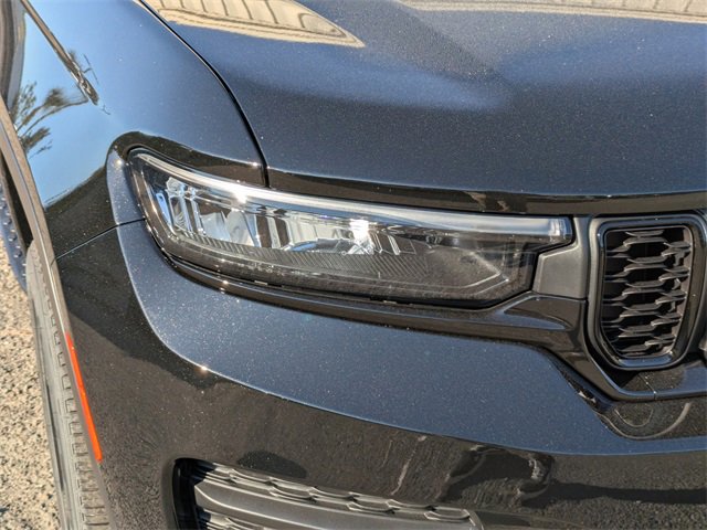 New 2025 Jeep Grand Cherokee Altitude image 9