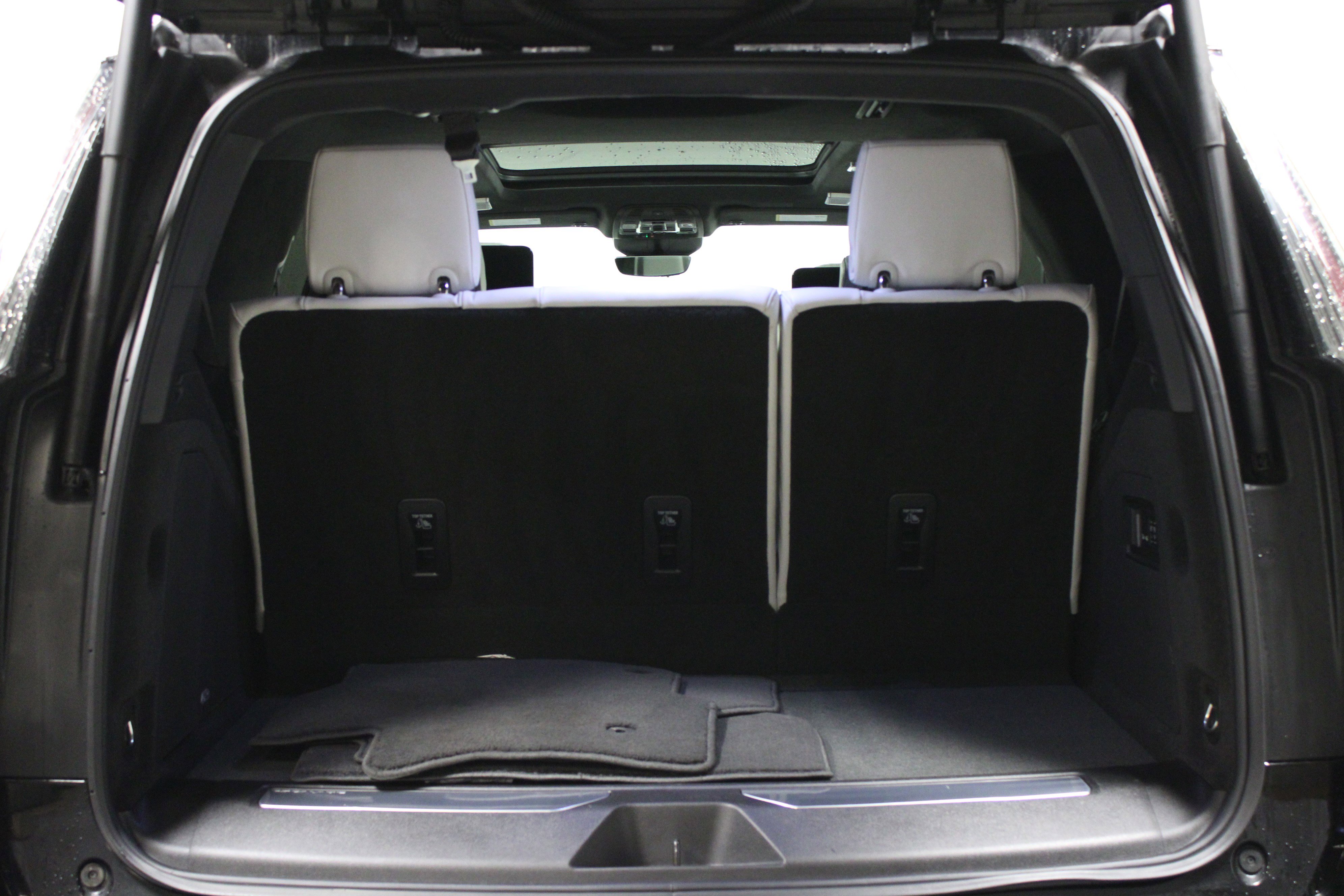 Used 2025 Cadillac Escalade V image 16