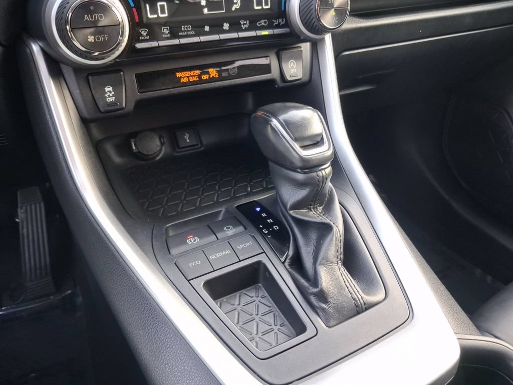 Used 2020 Toyota RAV4 XLE Premium FWD image 22