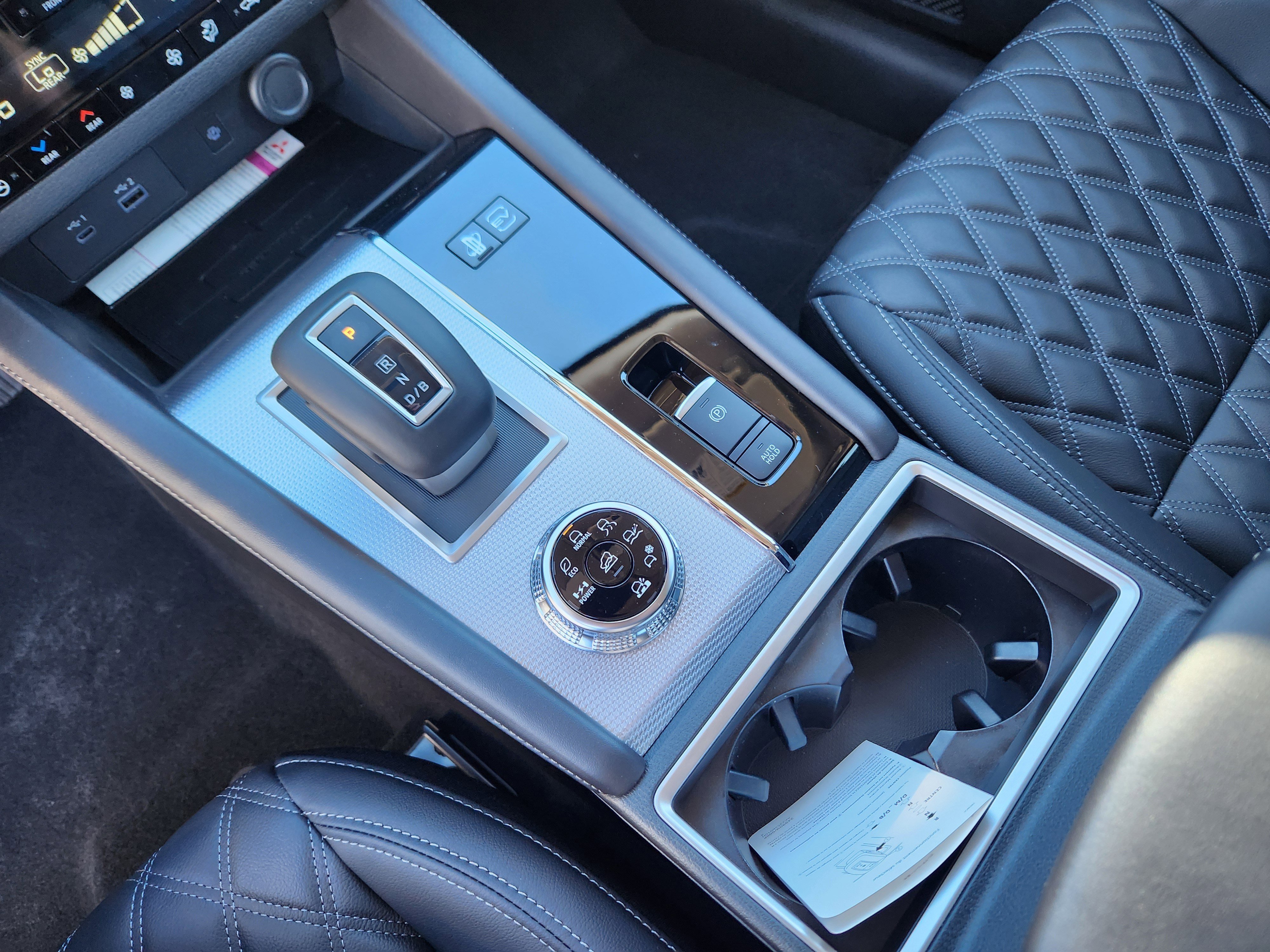 New 2025 Mitsubishi Outlander SEL image 16