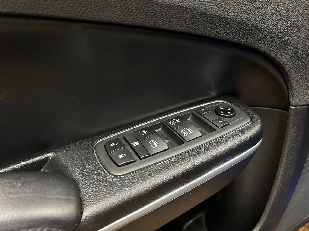 Used 2021 Chrysler 300 Touring w/ Chrome Appearance Package image 25