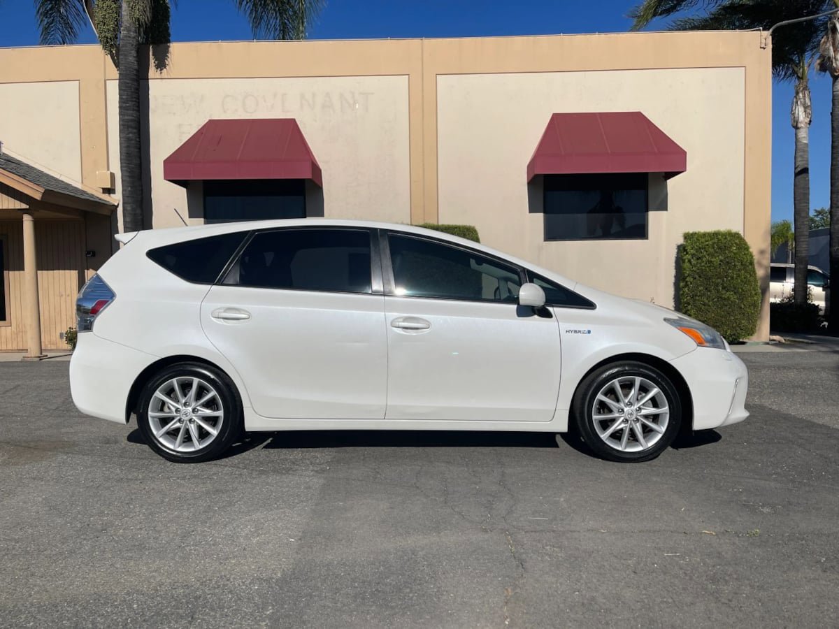 Used 2012 Toyota Prius V Five FWD image 4