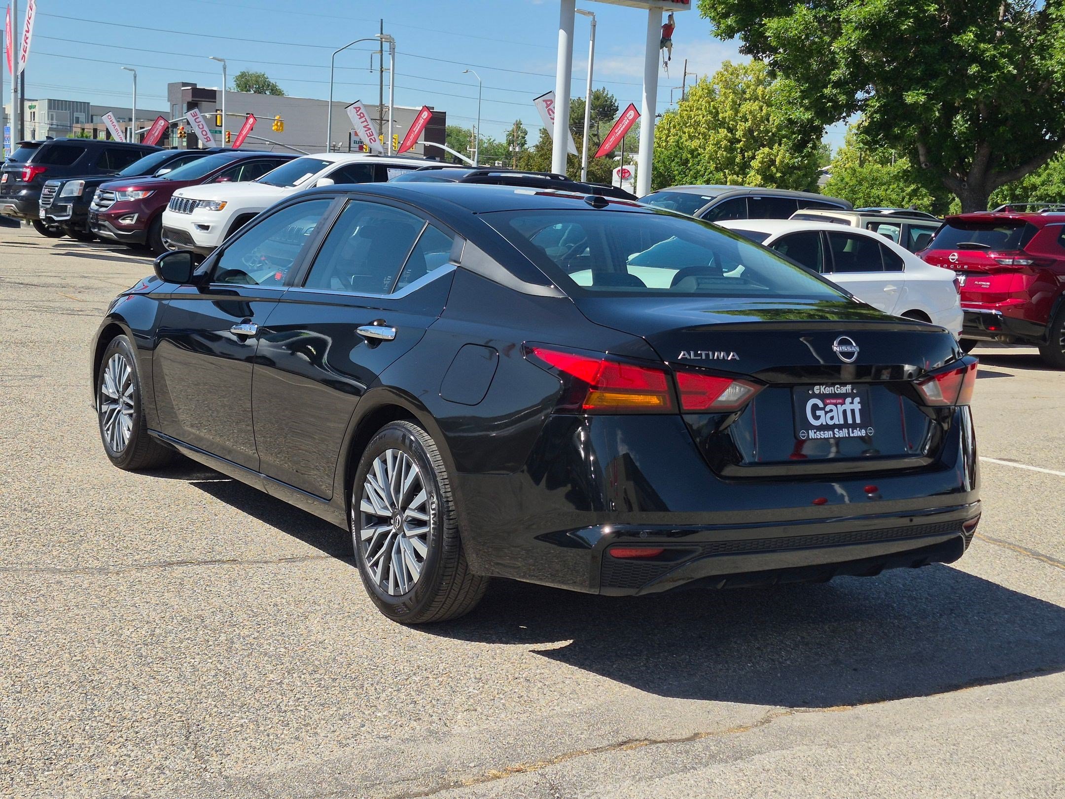 Certified 2025 Nissan Altima 2.5 SV FWD image 9