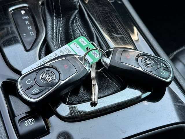 Used 2018 Buick Regal Preferred w/ Sights and Sounds Package AWD/4WD image 29