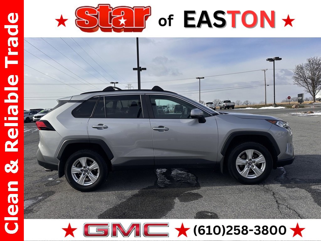 Used 2020 Toyota RAV4 XLE image 3