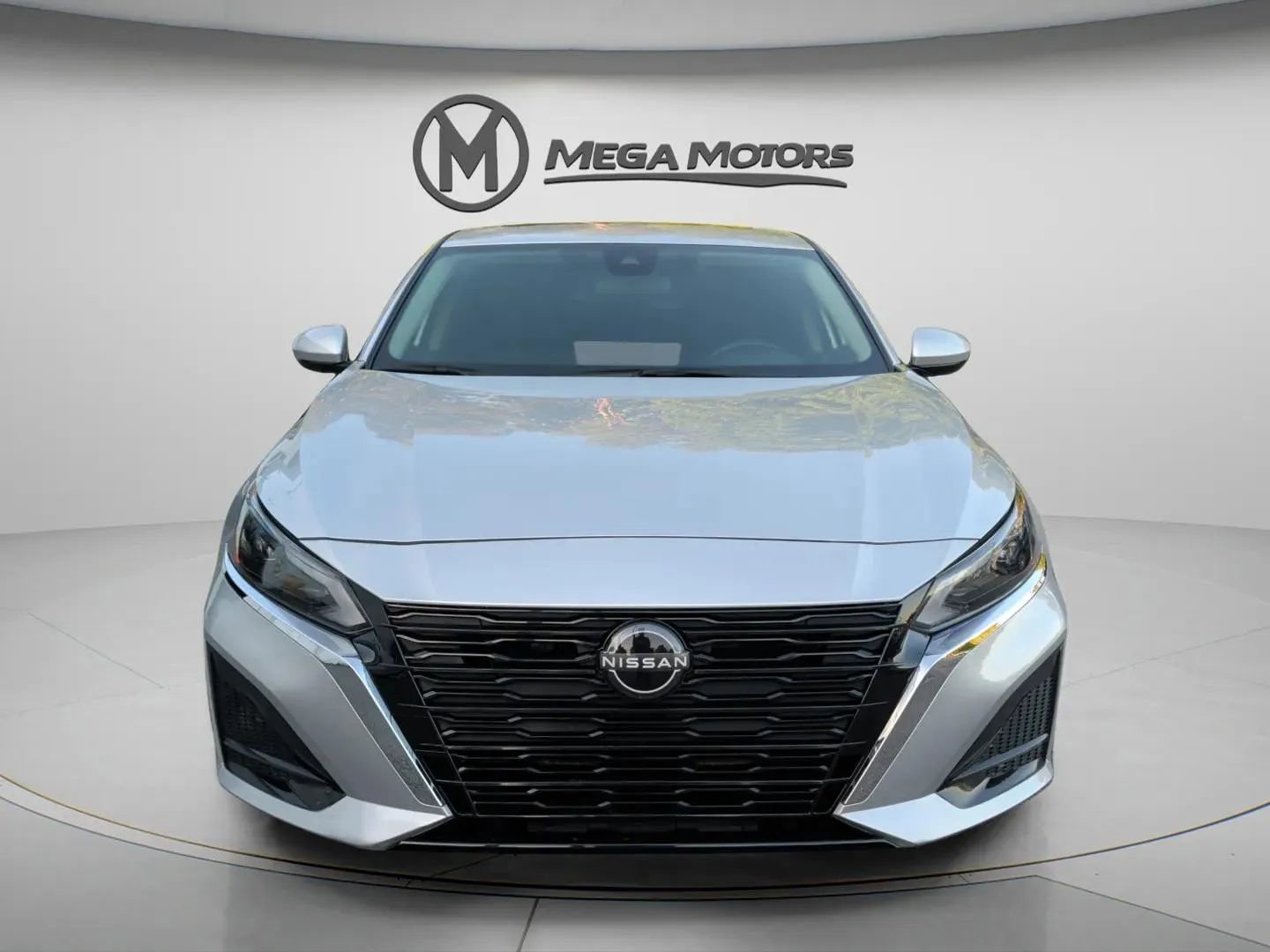 Used 2024 Nissan Altima 2.5 SV w/ SV Premium Package FWD image 12