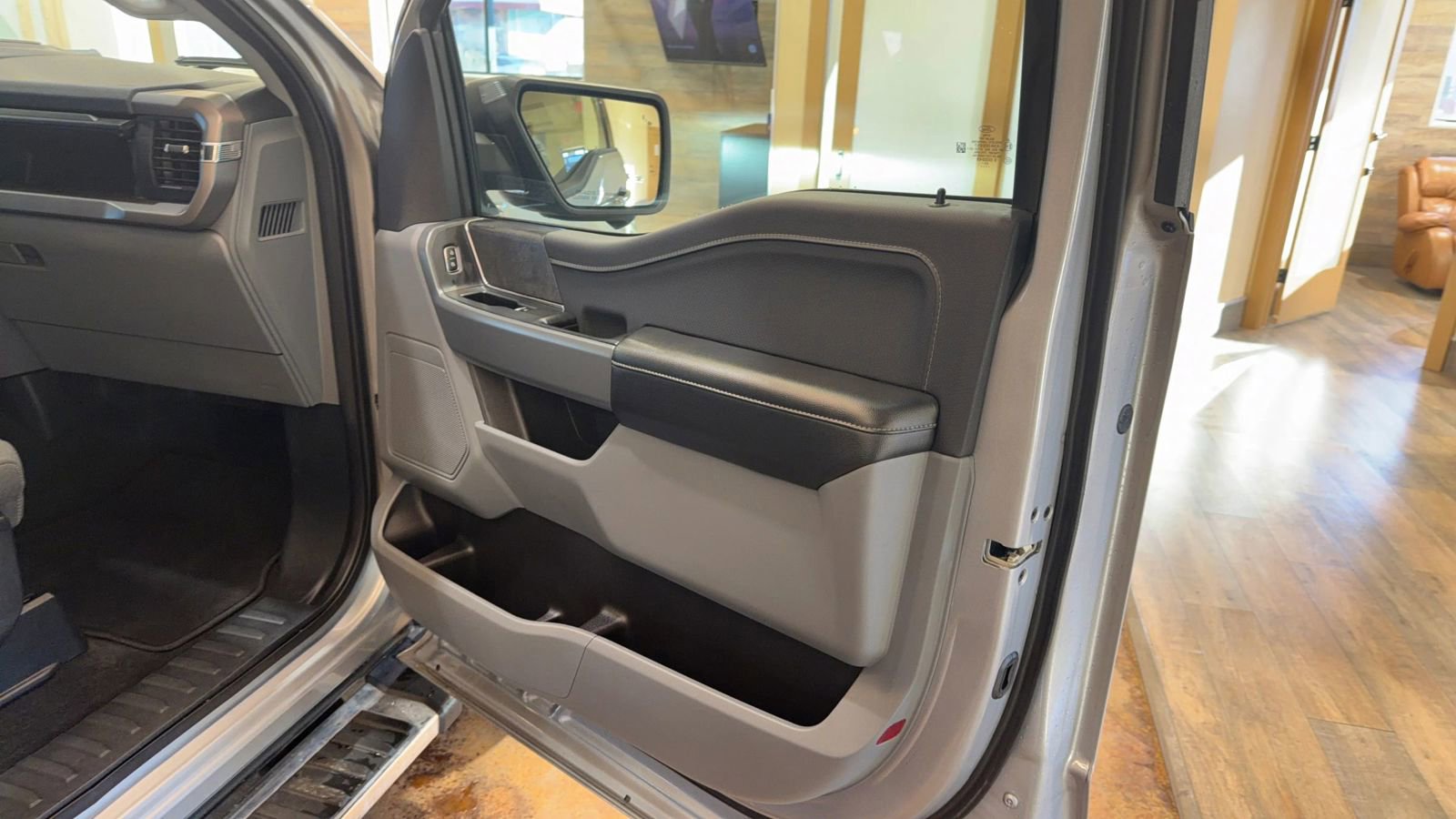 Used 2024 Ford F150 XLT image 36