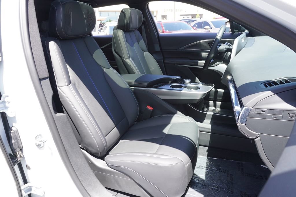New 2025 Cadillac Lyriq Luxury image 11