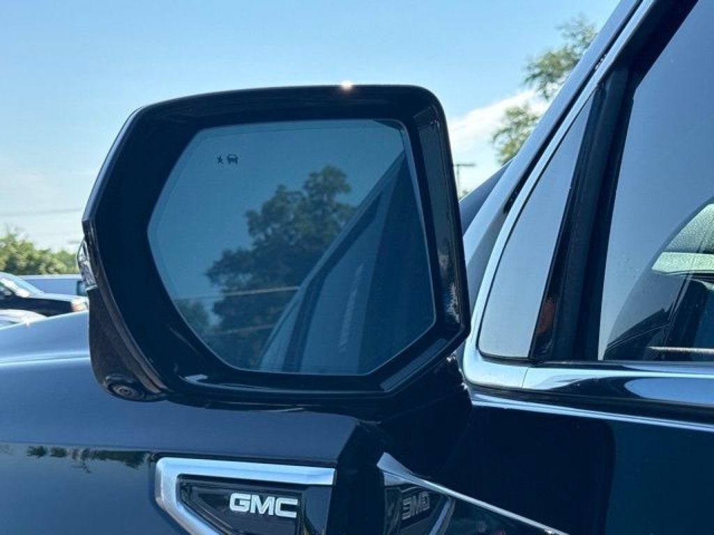 Used 2024 GMC Yukon Denali AWD/4WD image 32