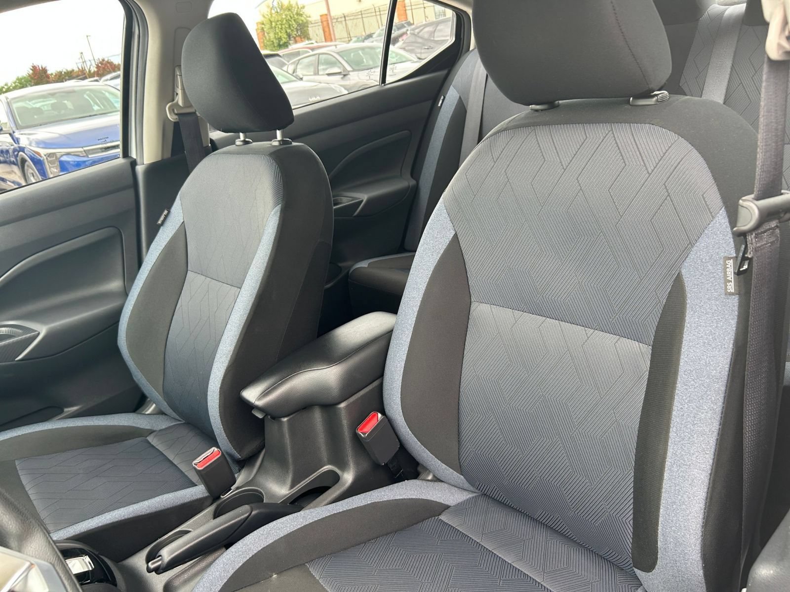 Used 2025 Nissan Versa SV FWD image 31