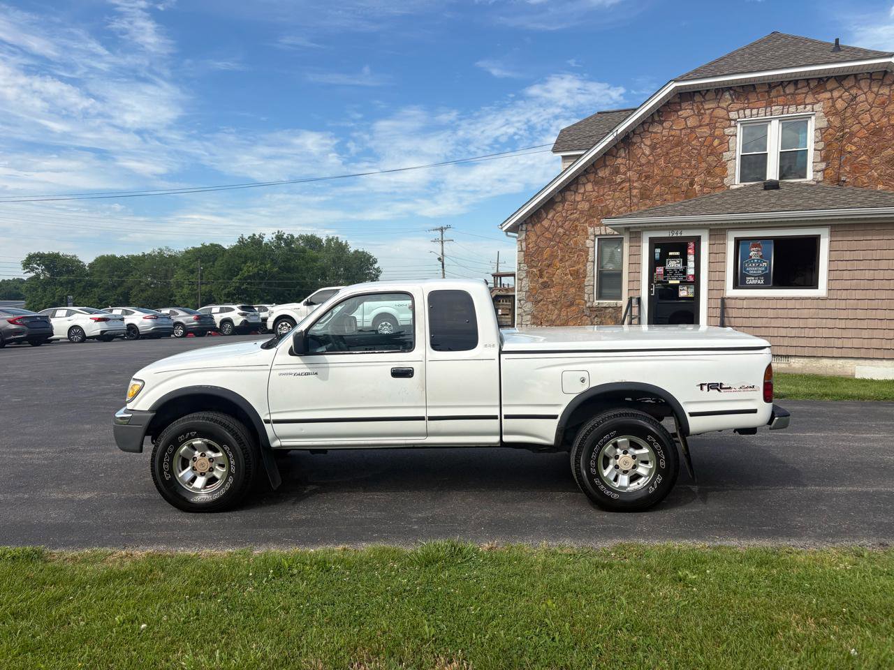 Used 2000 Toyota Tacoma PreRunner RWD image 2