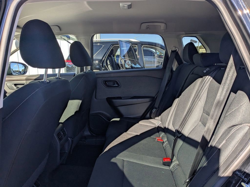 Used 2023 Nissan Rogue S image 13