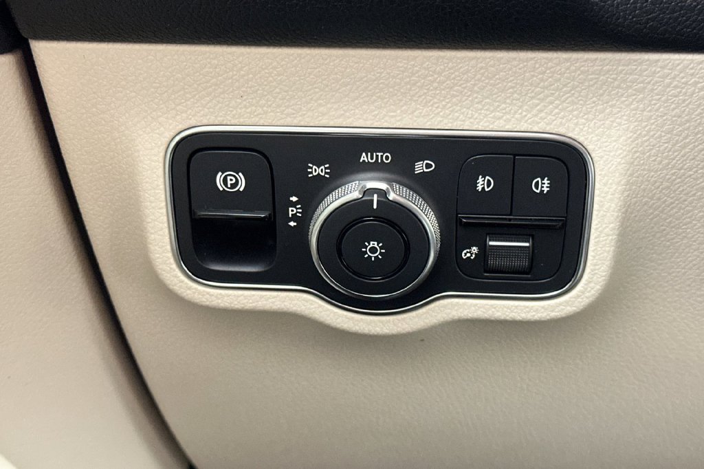 Certified 2024 Mercedes-Benz GLB 250 4MATIC image 31