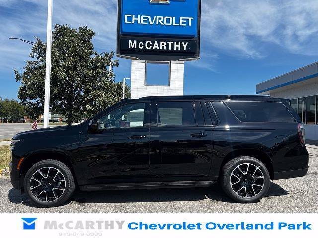 New 2026 Chevrolet Suburban RST w/ Advanced Technology Package AWD/4WD image 2