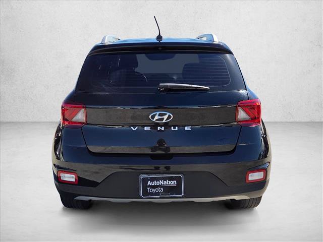 Used 2024 Hyundai Venue SEL FWD image 6
