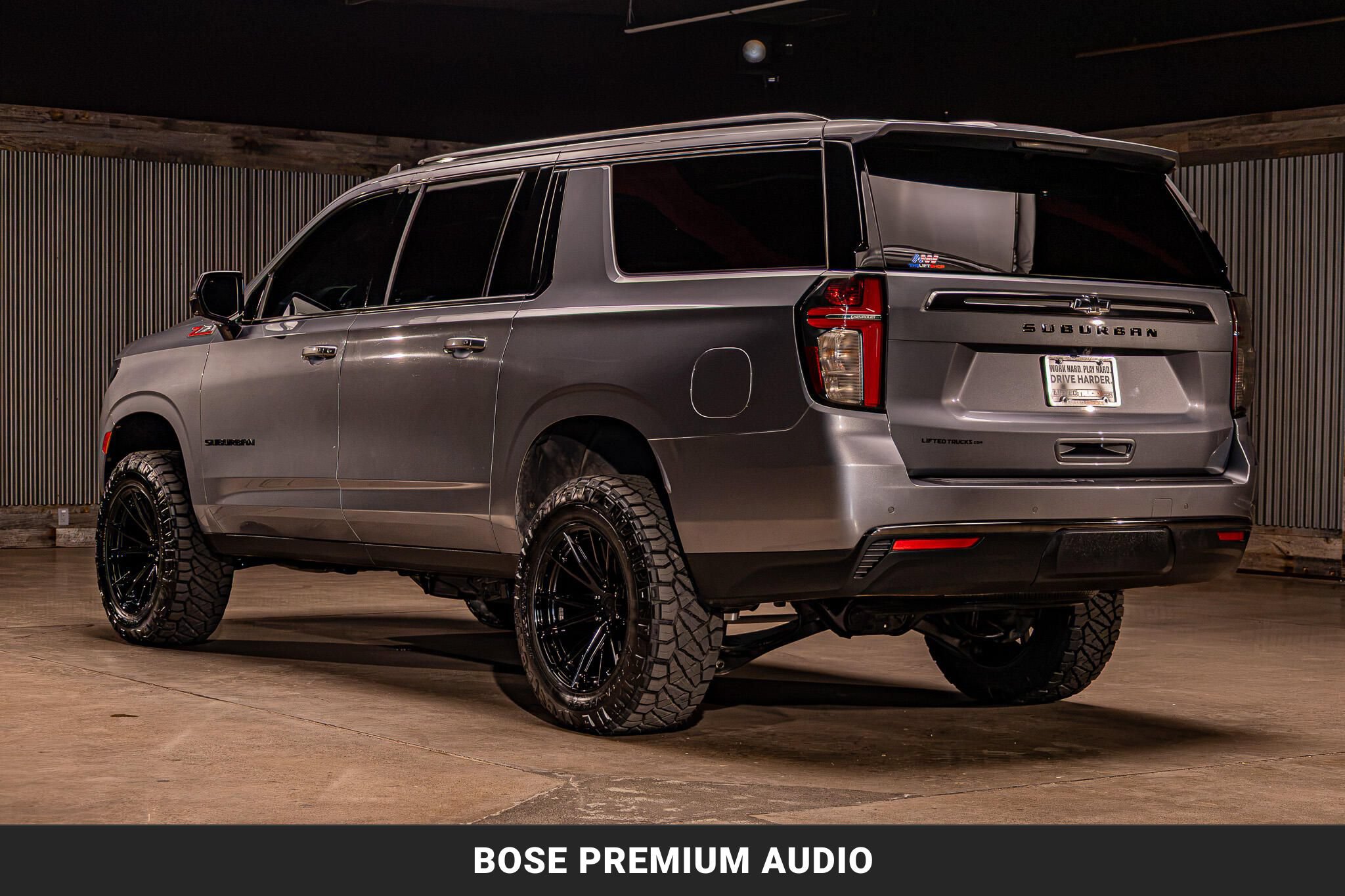 Used 2022 Chevrolet Suburban Z71 w/ Luxury Package AWD/4WD image 7