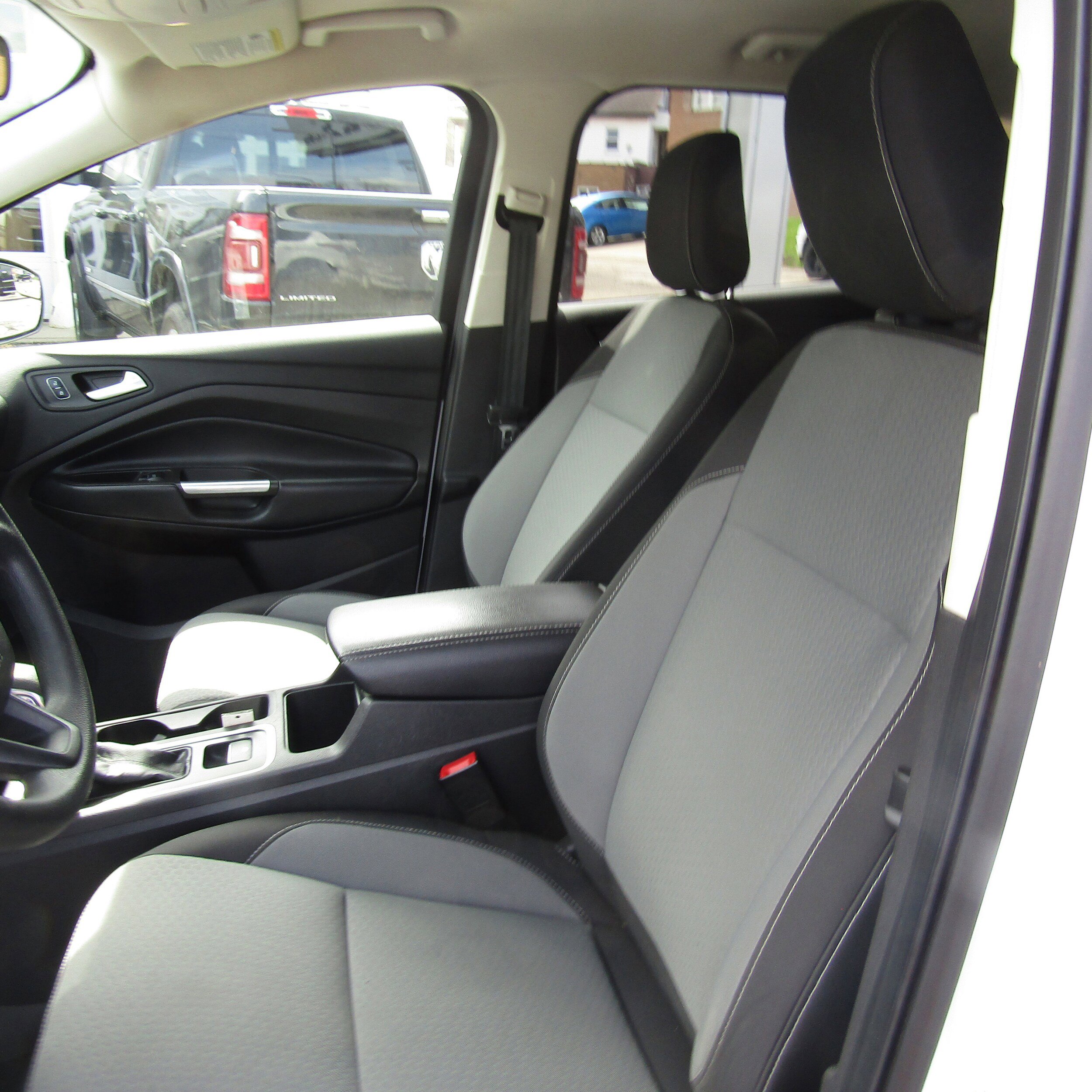 Used 2019 Ford Escape SE image 16