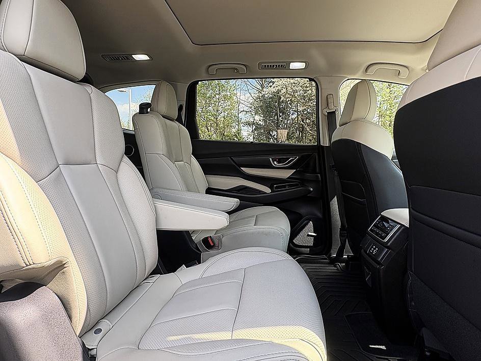 Used 2024 Subaru Ascent Limited w/ Technology Package image 12