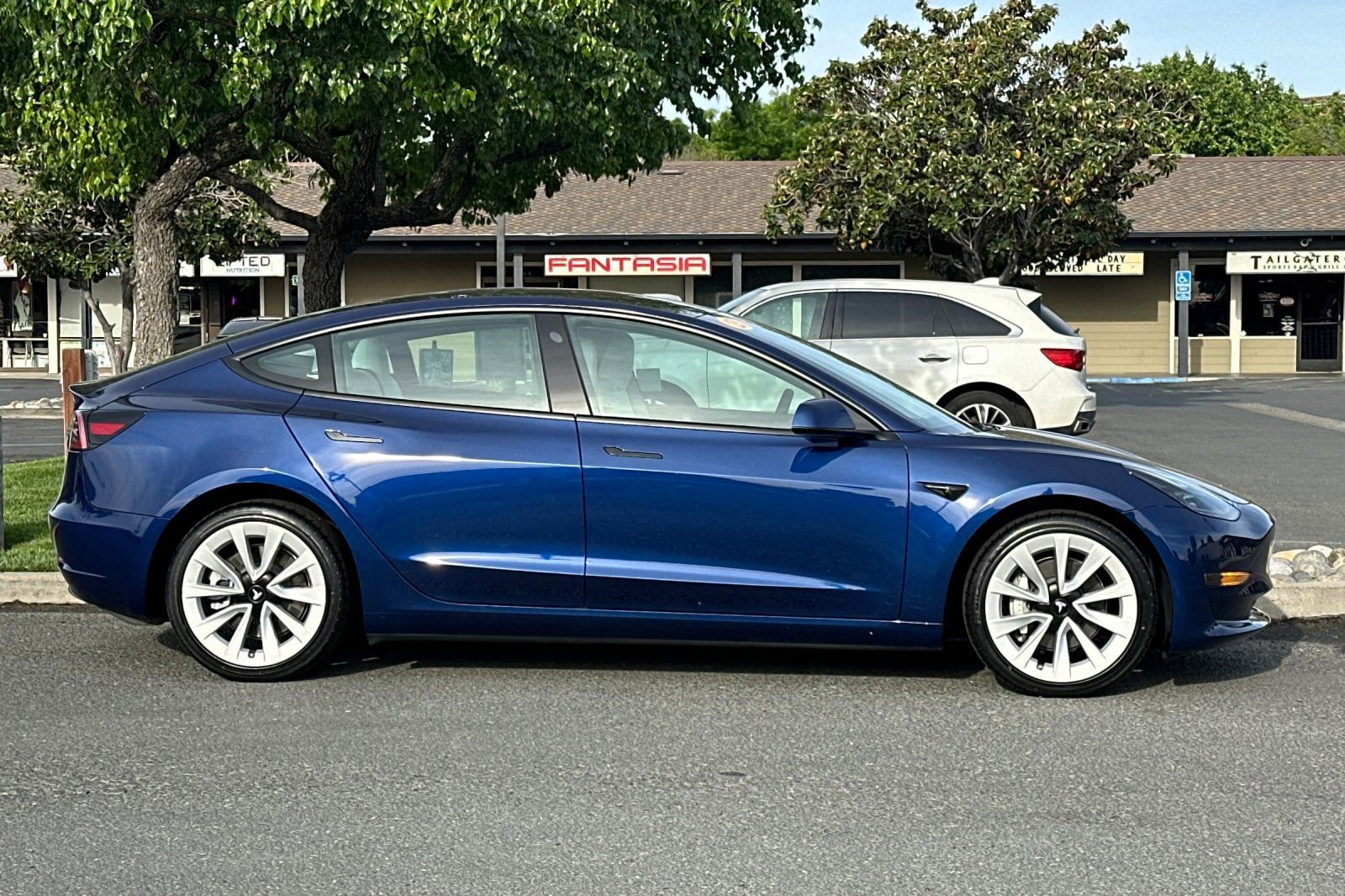Used 2023 Tesla Model 3 Standard Range image 7