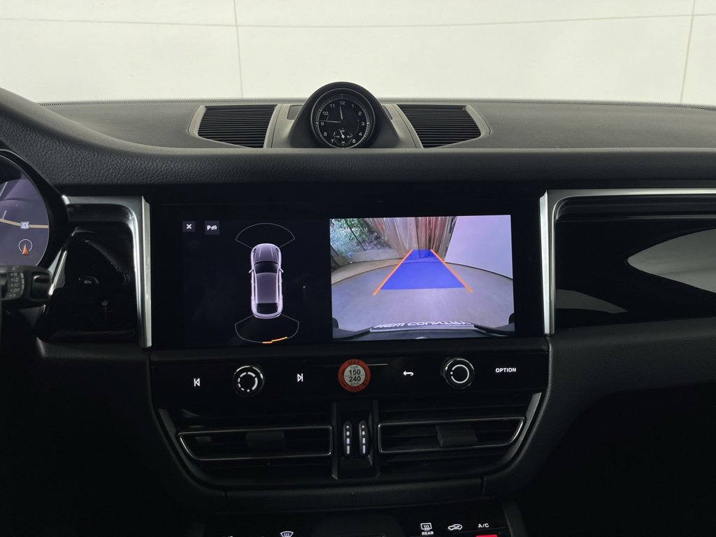 Certified 2025 Porsche Macan image 31
