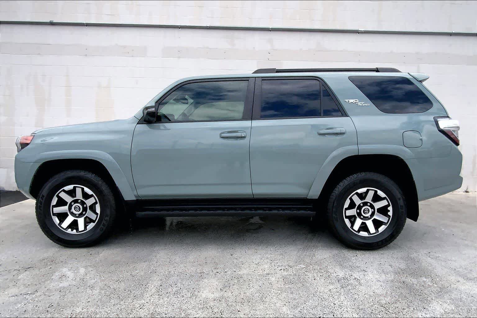 Used 2023 Toyota 4Runner TRD Off-Road Premium AWD/4WD image 4