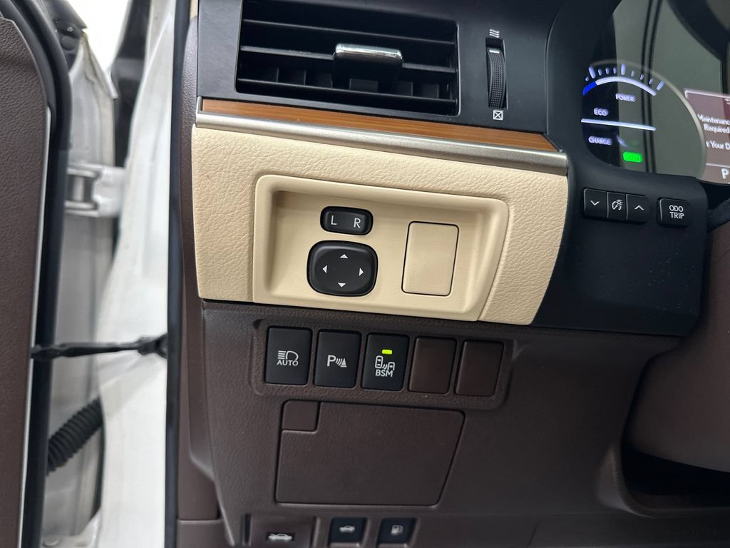 Used 2018 Lexus ES 300h w/ Luxury Package FWD image 33