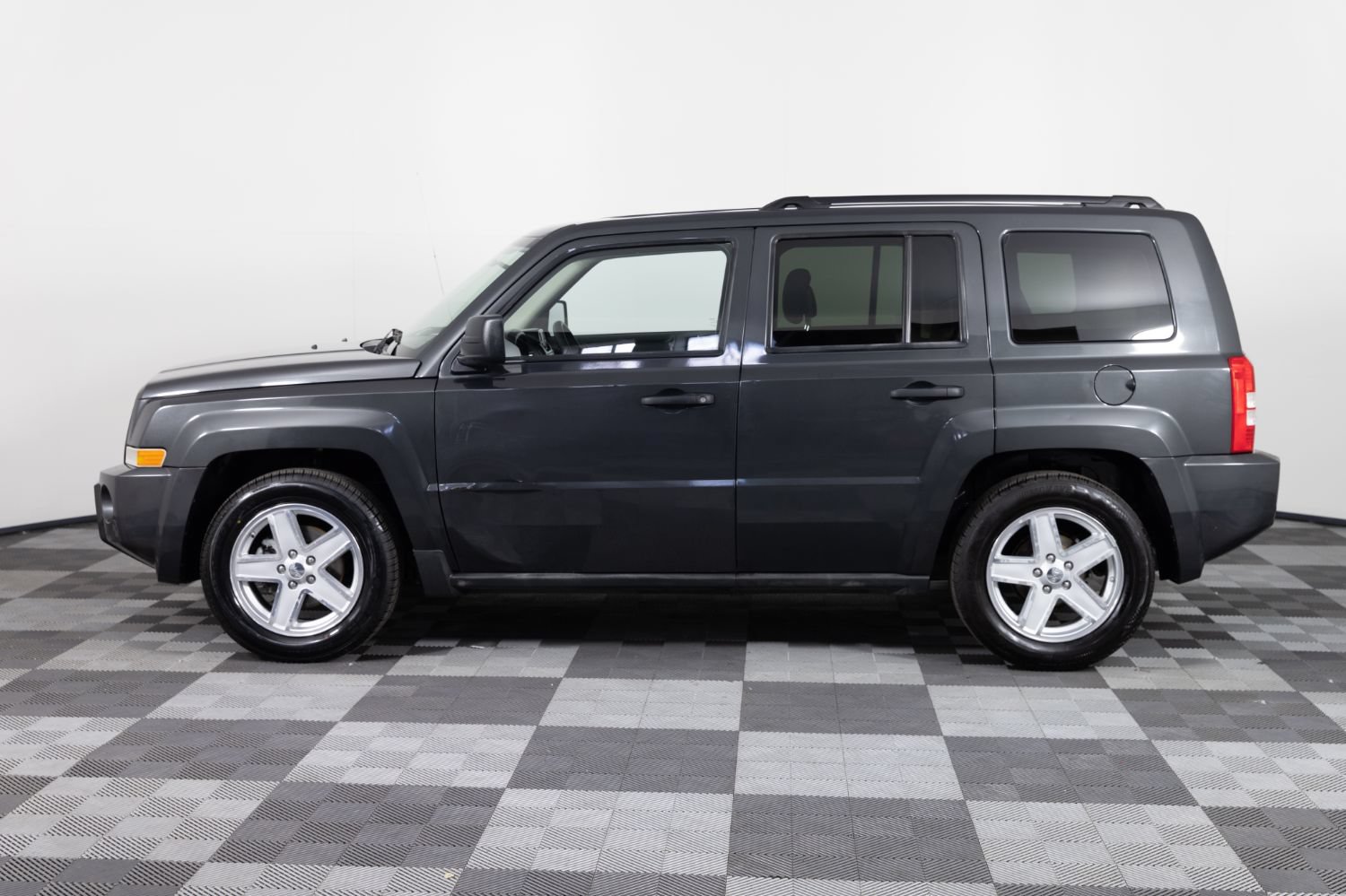 Used 2010 Jeep Patriot Sport w/ Tire & Wheel Group AWD/4WD image 3