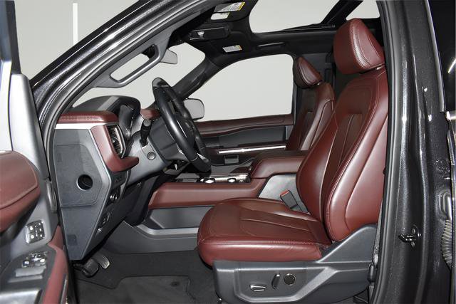 Used 2024 Ford Expedition Limited image 13
